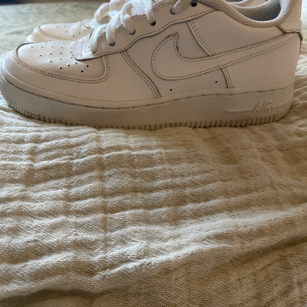 Nike Air Force 1 Triple White